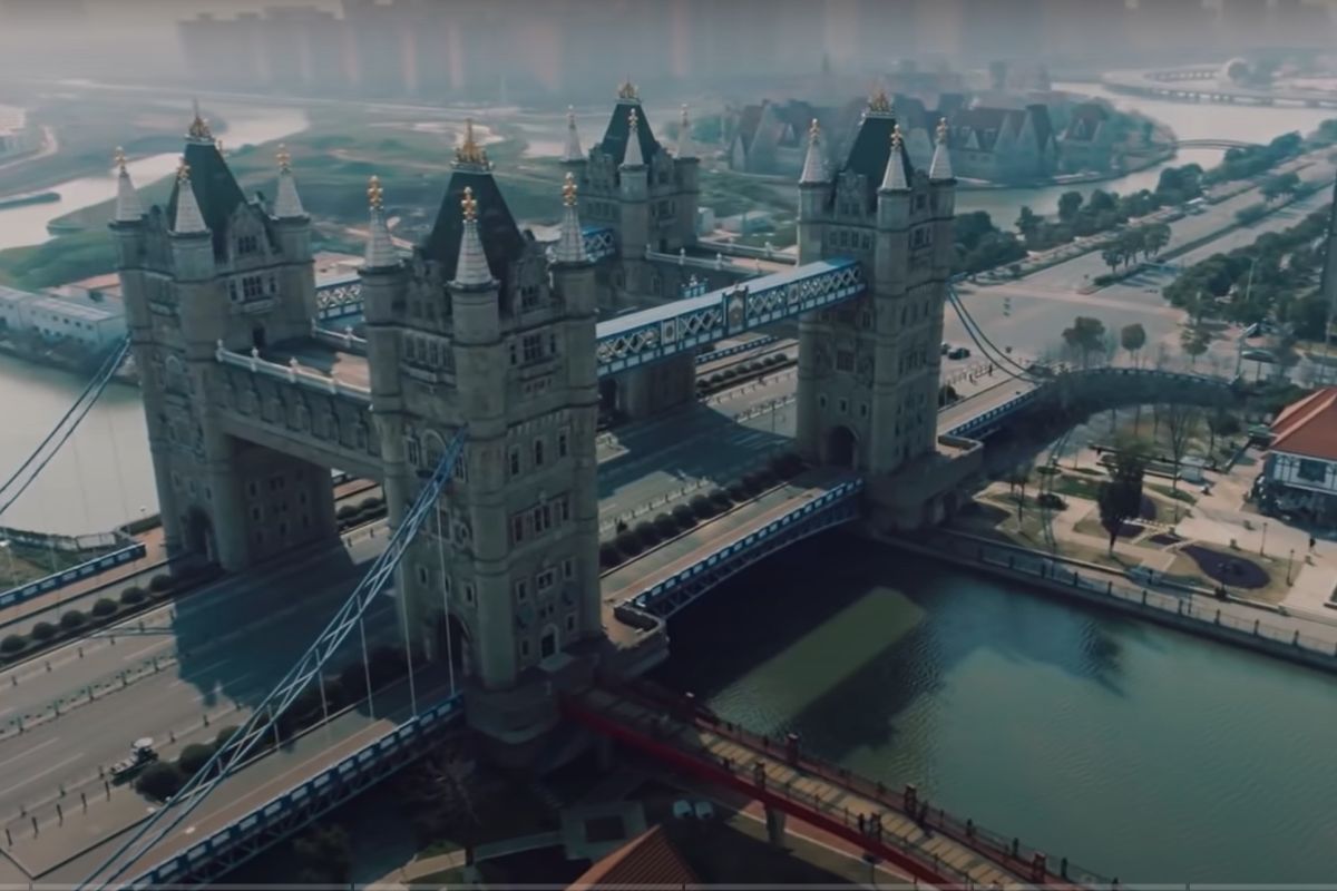 Čínska verzia známeho mosta Tower Bridge (reprofoto youtube.com/MegaBuilds)